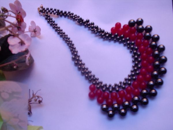 Maxicolar de hematita e jade pink c/acabamento folheadoaouro